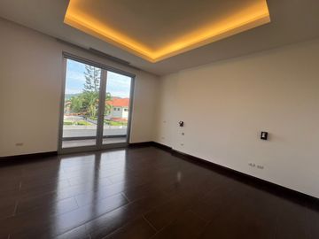 Casa en Venta en La Urbanización Puerto Azul - Vía La Costa