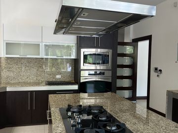 Casa en Venta en La Urbanización Puerto Azul - Vía La Costa