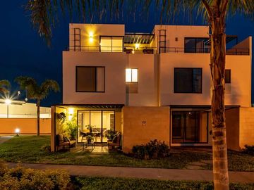 CASA CON ALBERCA EN VENTA AL SUR DE CUERNAVACA