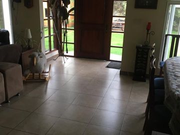 VENDO LINDA PROPIEDAD EN LA URBANIZACION LAS PEÑAS TUMBACO .