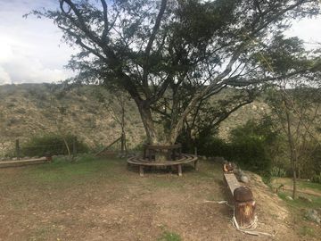 VENDO LINDA PROPIEDAD EN LA URBANIZACION LAS PEÑAS TUMBACO .