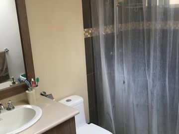 VENDO LINDA PROPIEDAD EN LA URBANIZACION LAS PEÑAS TUMBACO .