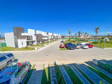Casa en renta con 3 recámaras y jardín privado. Incluye mantenimiento