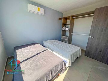 Casa en renta con 3 recámaras y jardín privado. Incluye mantenimiento