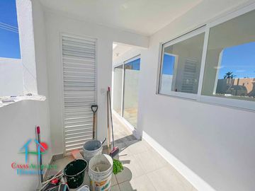 Casa en renta con 3 recámaras y jardín privado. Incluye mantenimiento