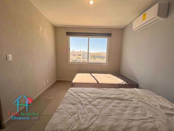 Casa en renta con 3 recámaras y jardín privado. Incluye mantenimiento