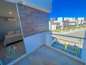 Casa en renta con 3 recámaras y jardín privado. Incluye mantenimiento