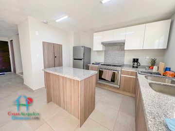 Casa en renta con 3 recámaras y jardín privado. Incluye mantenimiento