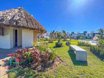 Casa en renta con 3 recámaras y jardín privado. Incluye mantenimiento