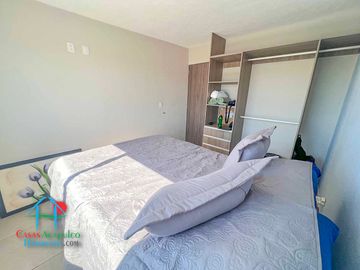 Casa en renta con 3 recámaras y jardín privado. Incluye mantenimiento