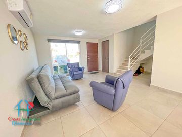 Casa en renta con 3 recámaras y jardín privado. Incluye mantenimiento