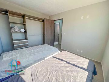 Casa en renta con 3 recámaras y jardín privado. Incluye mantenimiento