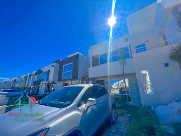 Casa en renta con 3 recámaras y jardín privado. Incluye mantenimiento