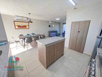 Casa en renta con 3 recámaras y jardín privado. Incluye mantenimiento