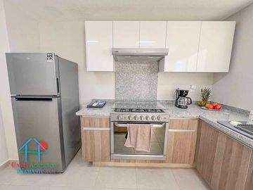 Casa en renta con 3 recámaras y jardín privado. Incluye mantenimiento