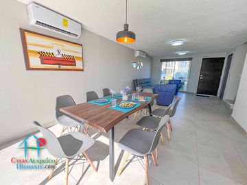 Casa en renta con 3 recámaras y jardín privado. Incluye mantenimiento