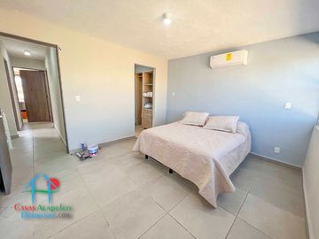 Casa en renta con 3 recámaras y jardín privado. Incluye mantenimiento