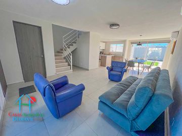 Casa en renta con 3 recámaras y jardín privado. Incluye mantenimiento