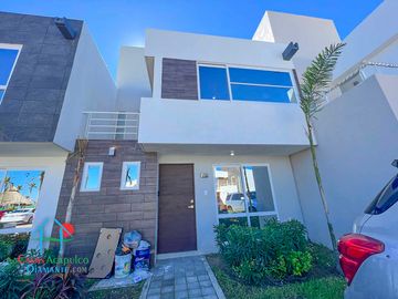 Casa en renta con 3 recámaras y jardín privado. Incluye mantenimiento