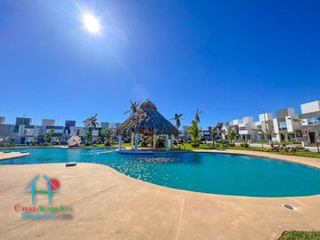 Casa en renta con 3 recámaras y jardín privado. Incluye mantenimiento