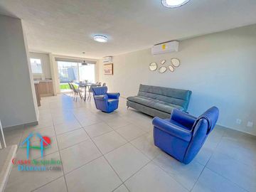 Casa en renta con 3 recámaras y jardín privado. Incluye mantenimiento