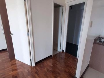 For Rent to own condo in condominium penthouse unit in makati ayala avenue city area metropolitan dela rosa kings court near pasongtamo chino roces co