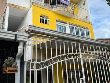 SE VENDE CASA MULTIFAMILIAR DE TRES NIVELES EN LA ESPERANZA, TULUA (VALLE)