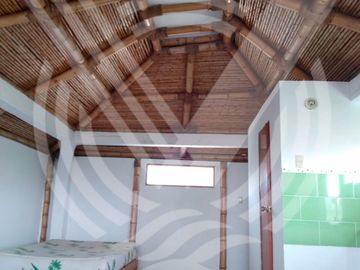 SE VENDE COMO TERRENO PARA  PROYECTO O CONDOMINIO DE  2,584 m². ¡CAMPO Y PLAYA !...