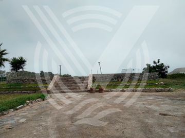 SE VENDE COMO TERRENO PARA  PROYECTO O CONDOMINIO DE  2,584 m². ¡CAMPO Y PLAYA !...