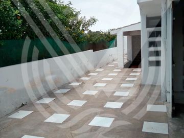 SE VENDE COMO TERRENO PARA  PROYECTO O CONDOMINIO DE  2,584 m². ¡CAMPO Y PLAYA !...