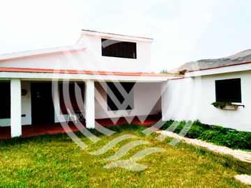 SE VENDE COMO TERRENO PARA  PROYECTO O CONDOMINIO DE  2,584 m². ¡CAMPO Y PLAYA !...