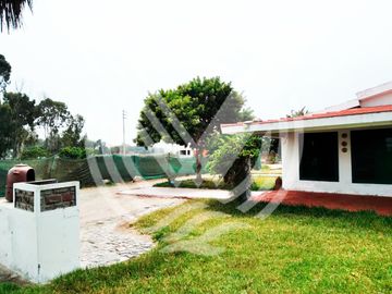SE VENDE COMO TERRENO PARA  PROYECTO O CONDOMINIO DE  2,584 m². ¡CAMPO Y PLAYA !...