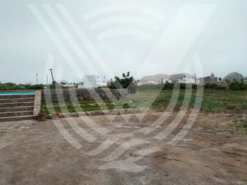 SE VENDE COMO TERRENO PARA  PROYECTO O CONDOMINIO DE  2,584 m². ¡CAMPO Y PLAYA !...