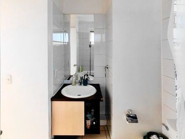 Se vende departamento 1 Dormitorio, 1 Baño, a pasos de metro Irarrázaval. Con Estacionamiento.