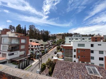 Venta de hermoso Duplex de 338M2, Bellavista, 9 9 9 0 1 0 2 3 2
