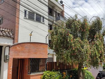 Venta de hermoso Duplex de 338M2, Bellavista, 9 9 9 0 1 0 2 3 2