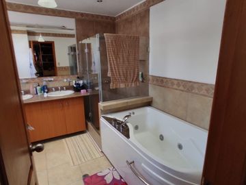 Venta de hermoso Duplex de 338M2, Bellavista, 9 9 9 0 1 0 2 3 2