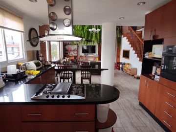 Venta de hermoso Duplex de 338M2, Bellavista, 9 9 9 0 1 0 2 3 2