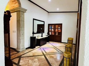 EN VENTA LUJOSA CASA EN PRIVADA DE LEÑEROS CON VIGILANCIA, COL. VISTA HERMOSA, CUERNAVACA MOR.