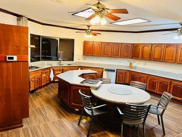 EN VENTA LUJOSA CASA EN PRIVADA DE LEÑEROS CON VIGILANCIA, COL. VISTA HERMOSA, CUERNAVACA MOR.