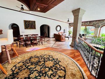 EN VENTA LUJOSA CASA EN PRIVADA DE LEÑEROS CON VIGILANCIA, COL. VISTA HERMOSA, CUERNAVACA MOR.