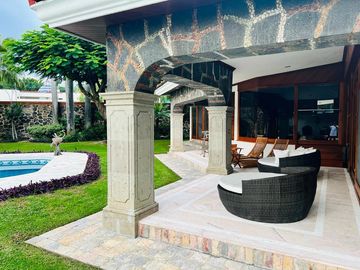 EN VENTA LUJOSA CASA EN PRIVADA DE LEÑEROS CON VIGILANCIA, COL. VISTA HERMOSA, CUERNAVACA MOR.