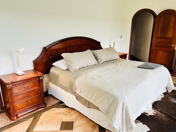 EN VENTA LUJOSA CASA EN PRIVADA DE LEÑEROS CON VIGILANCIA, COL. VISTA HERMOSA, CUERNAVACA MOR.