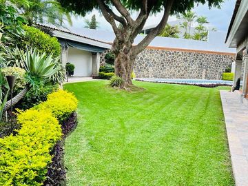 EN VENTA LUJOSA CASA EN PRIVADA DE LEÑEROS CON VIGILANCIA, COL. VISTA HERMOSA, CUERNAVACA MOR.