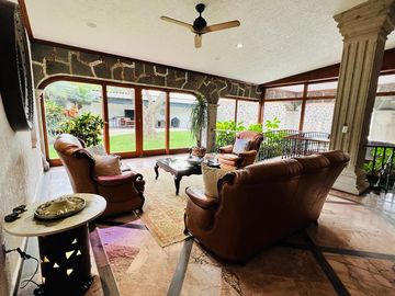 EN VENTA LUJOSA CASA EN PRIVADA DE LEÑEROS CON VIGILANCIA, COL. VISTA HERMOSA, CUERNAVACA MOR.