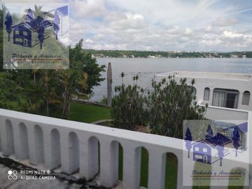 Casa en Venta en Tequesquitengo Morelos Estilo Arabe Mediterraneo a orilla del lago