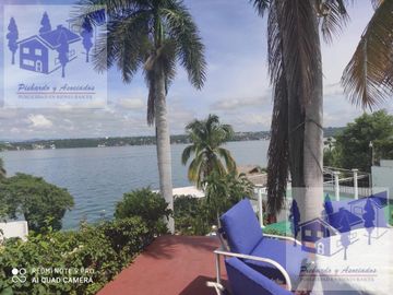 Casa en Venta en Tequesquitengo Morelos Estilo Arabe Mediterraneo a orilla del lago