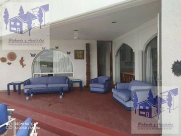 Casa en Venta en Tequesquitengo Morelos Estilo Arabe Mediterraneo a orilla del lago