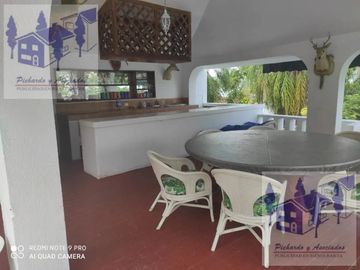 Casa en Venta en Tequesquitengo Morelos Estilo Arabe Mediterraneo a orilla del lago
