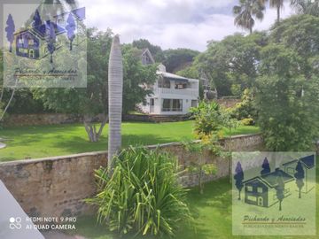 Casa en Venta en Tequesquitengo Morelos Estilo Arabe Mediterraneo a orilla del lago